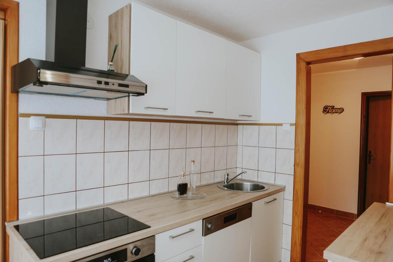 I&T Apartman Gospic Exterior photo