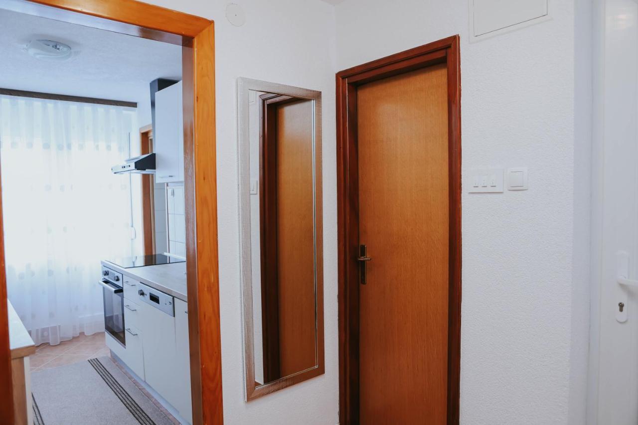 I&T Apartman Gospic Exterior photo