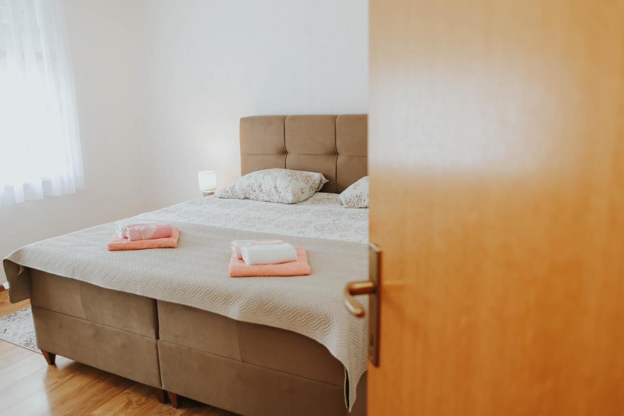 I&T Apartman Gospic Exterior photo