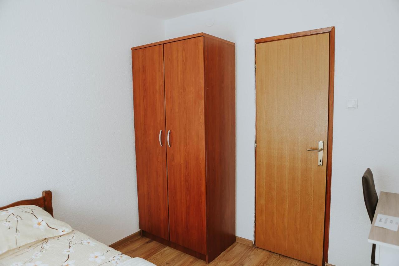 I&T Apartman Gospic Exterior photo