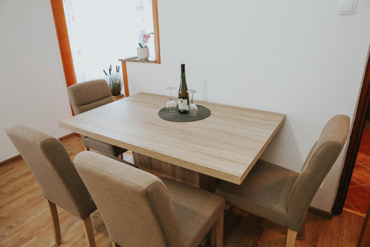 I&T Apartman Gospic Exterior photo