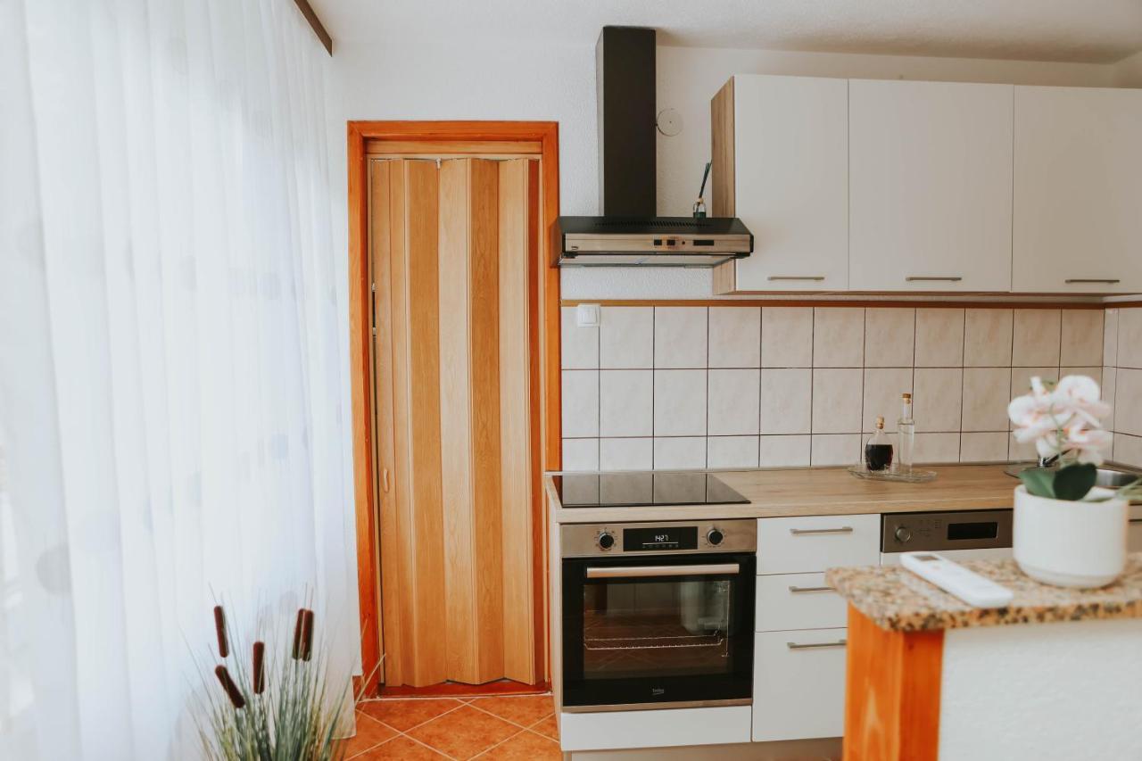 I&T Apartman Gospic Exterior photo