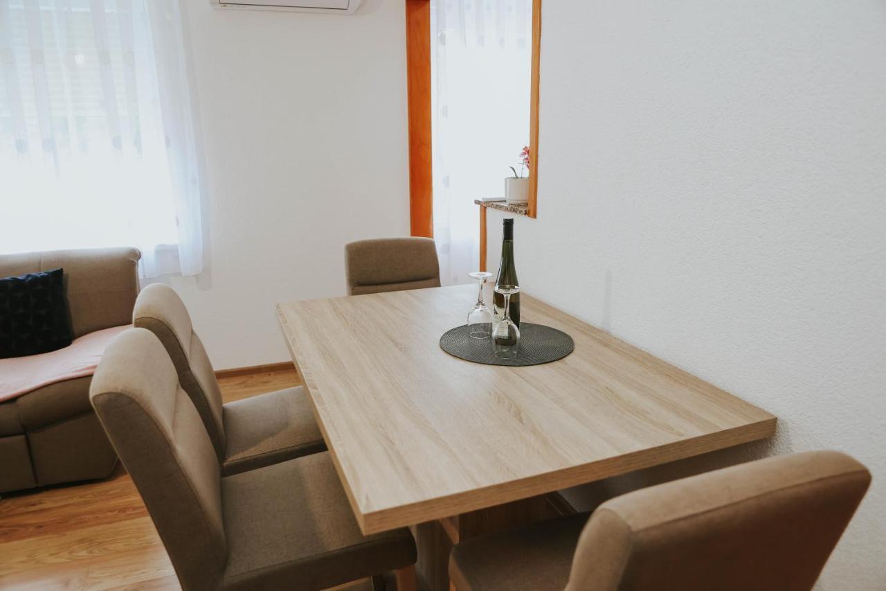 I&T Apartman Gospic Exterior photo